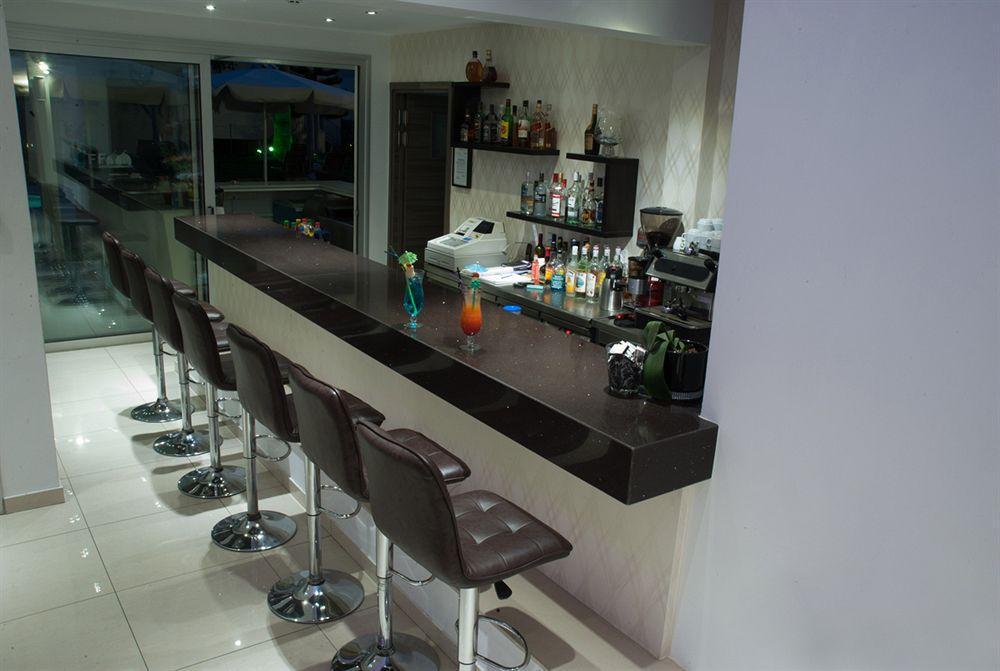 Frixos Suites Hotel Apartments Larnaca Exteriör bild