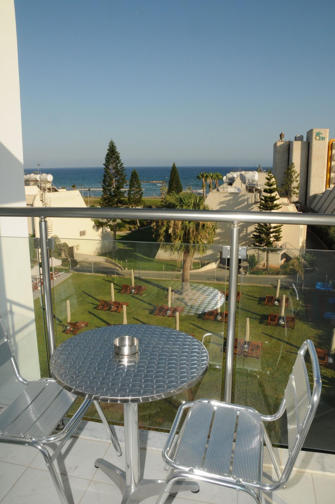 Frixos Suites Hotel Apartments Larnaca Exteriör bild