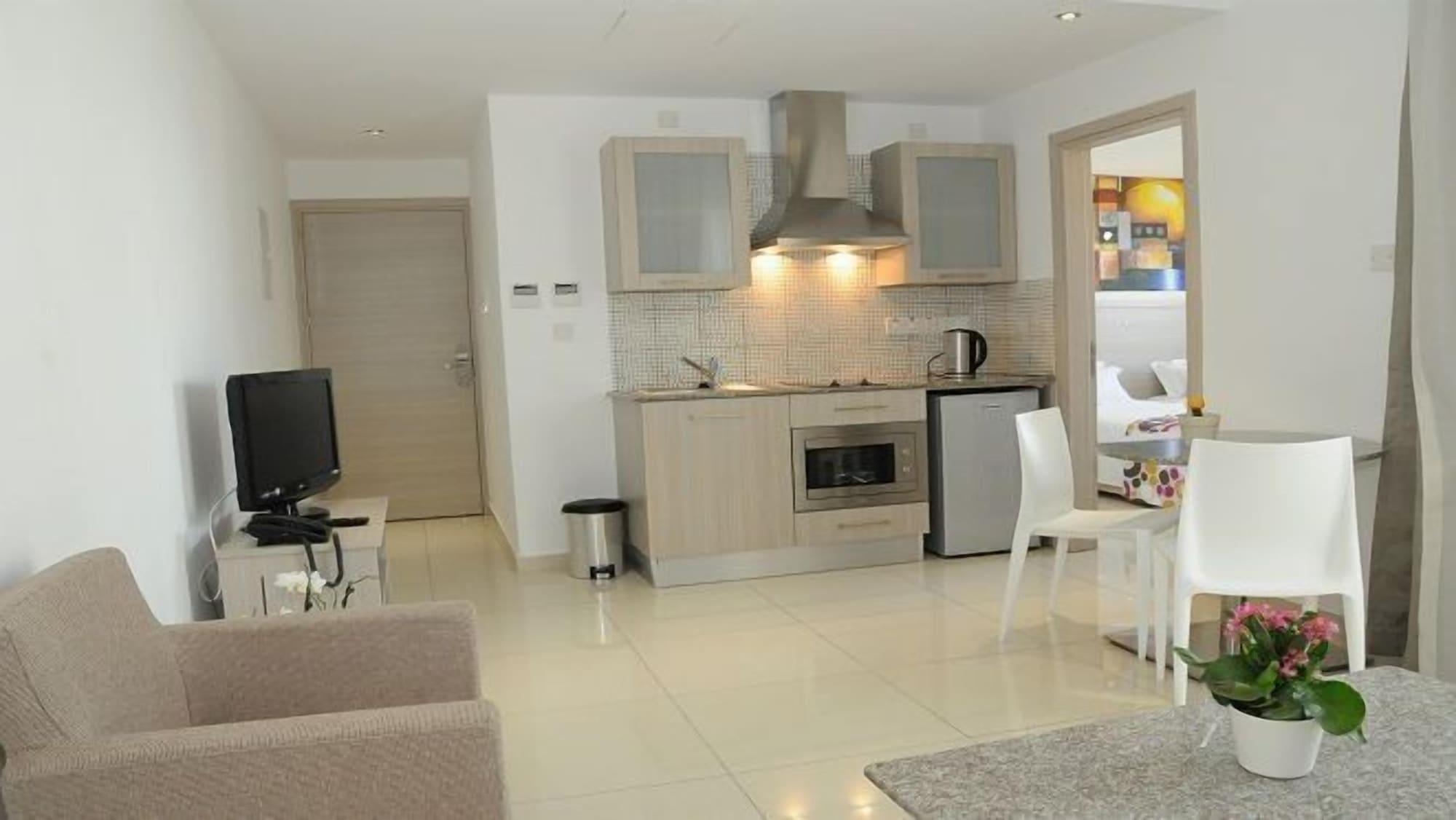 Frixos Suites Hotel Apartments Larnaca Exteriör bild