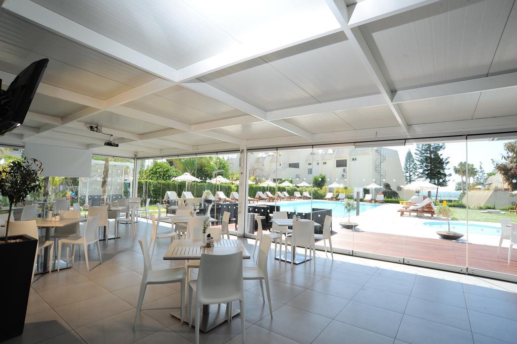 Frixos Suites Hotel Apartments Larnaca Exteriör bild