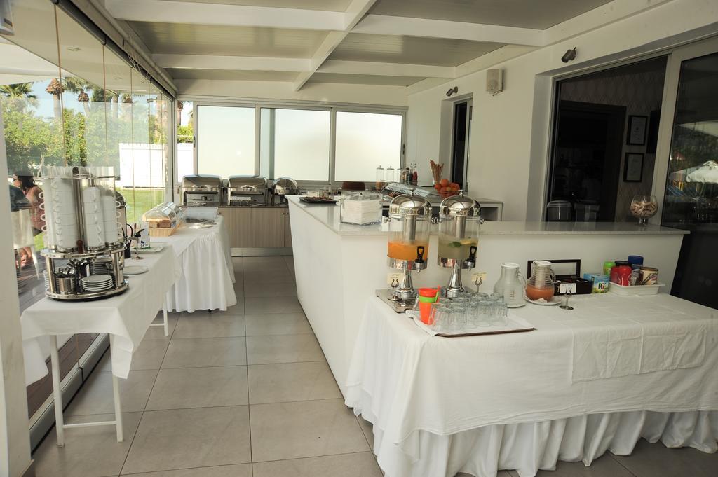 Frixos Suites Hotel Apartments Larnaca Exteriör bild