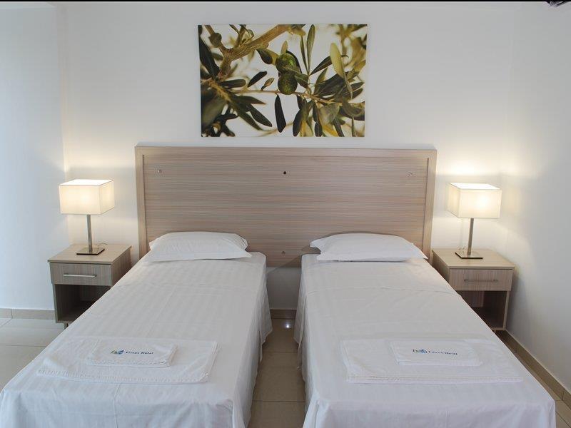 Frixos Suites Hotel Apartments Larnaca Exteriör bild