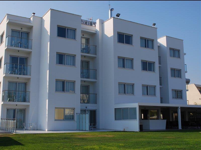 Frixos Suites Hotel Apartments Larnaca Exteriör bild