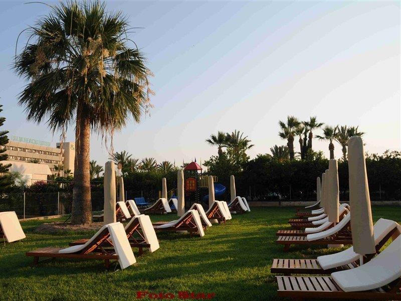Frixos Suites Hotel Apartments Larnaca Exteriör bild
