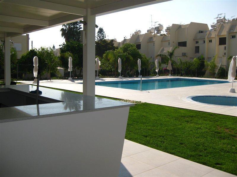 Frixos Suites Hotel Apartments Larnaca Exteriör bild