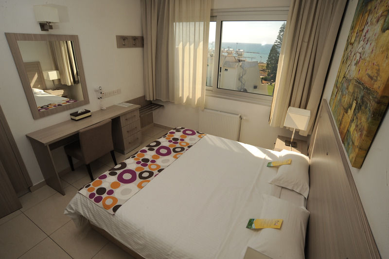 Frixos Suites Hotel Apartments Larnaca Exteriör bild
