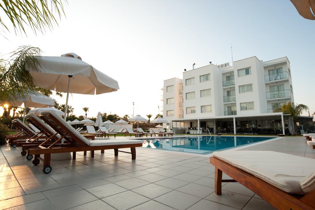 Frixos Suites Hotel Apartments Larnaca Exteriör bild