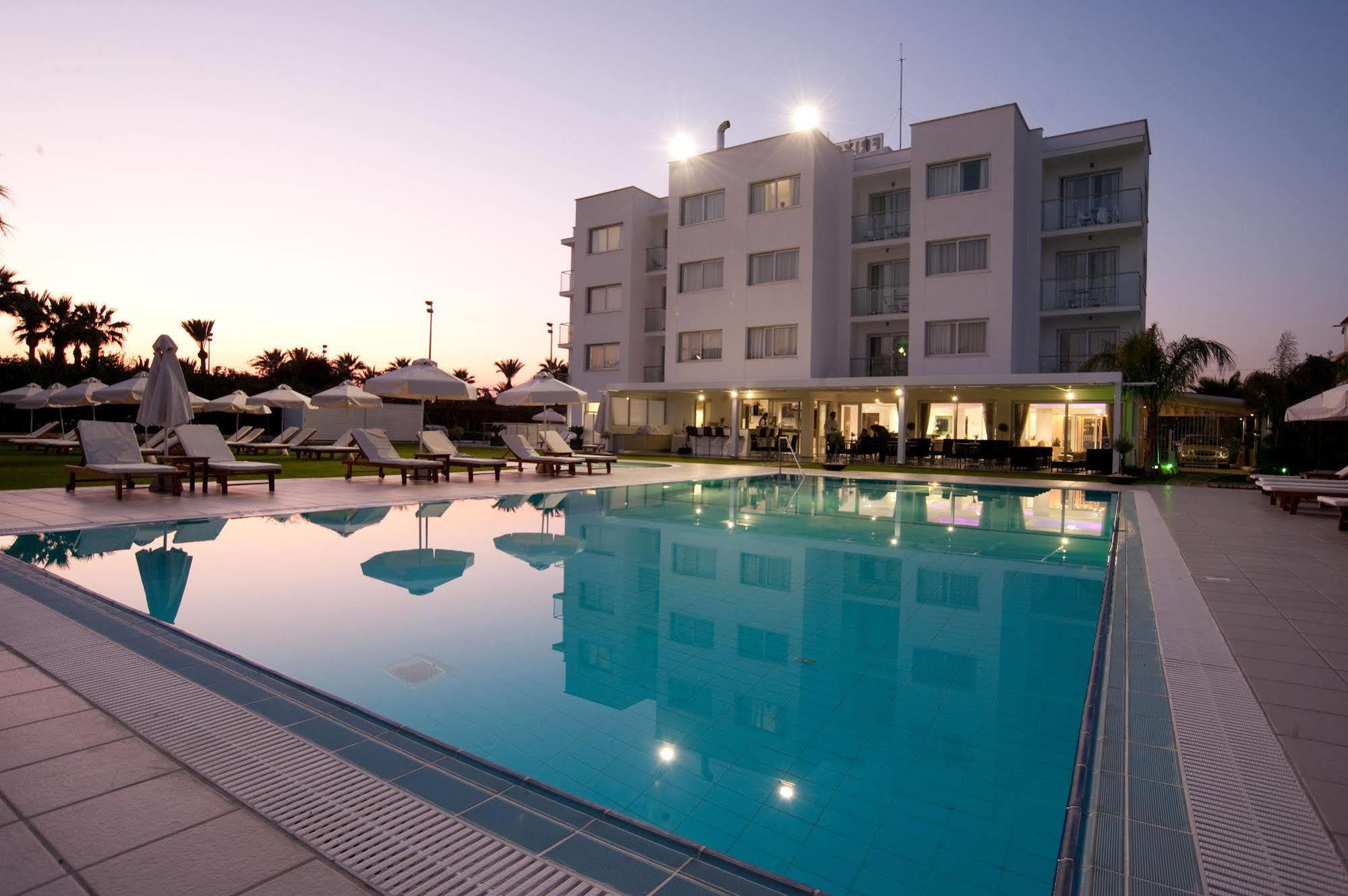 Frixos Suites Hotel Apartments Larnaca Exteriör bild