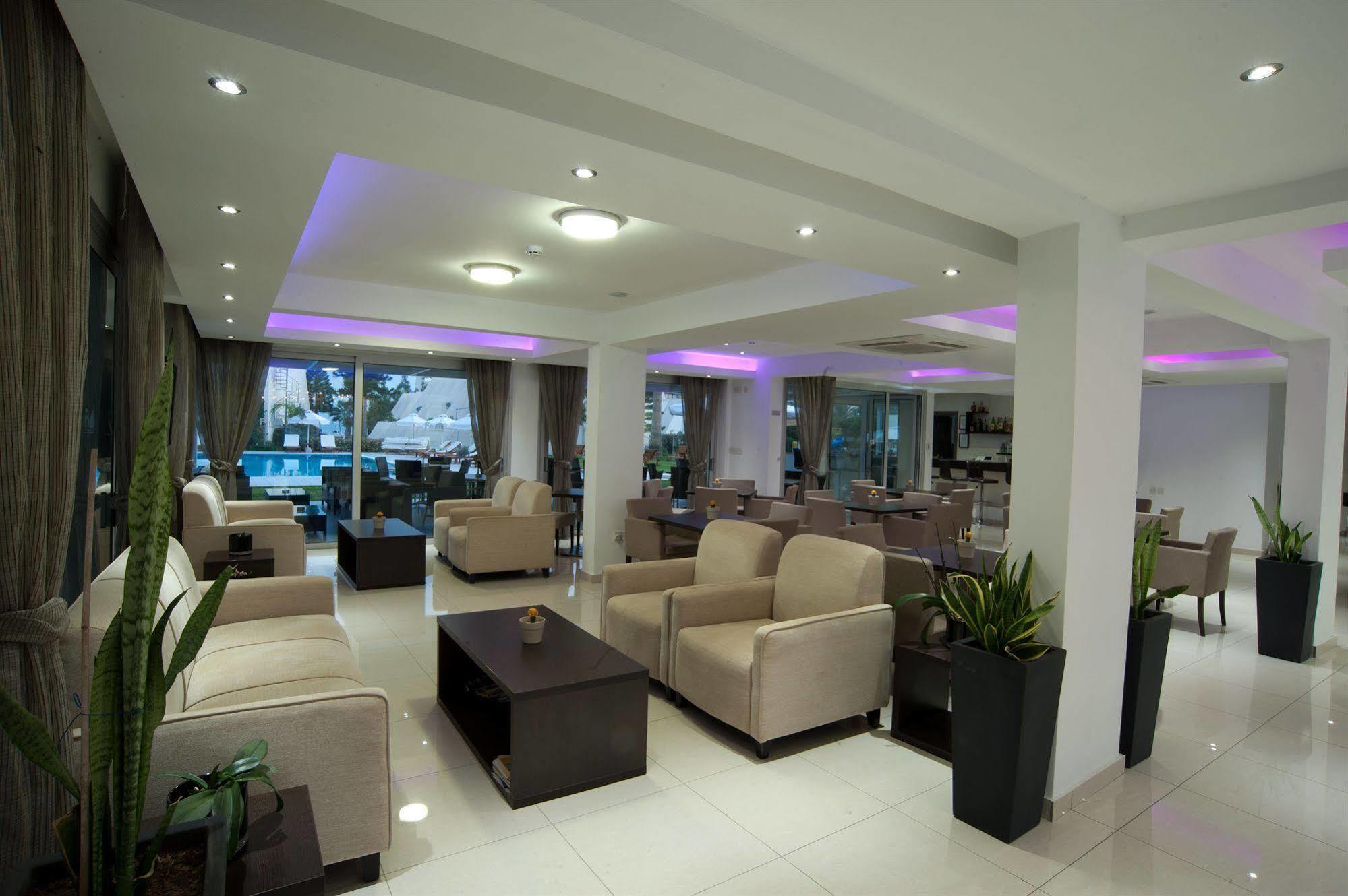Frixos Suites Hotel Apartments Larnaca Exteriör bild