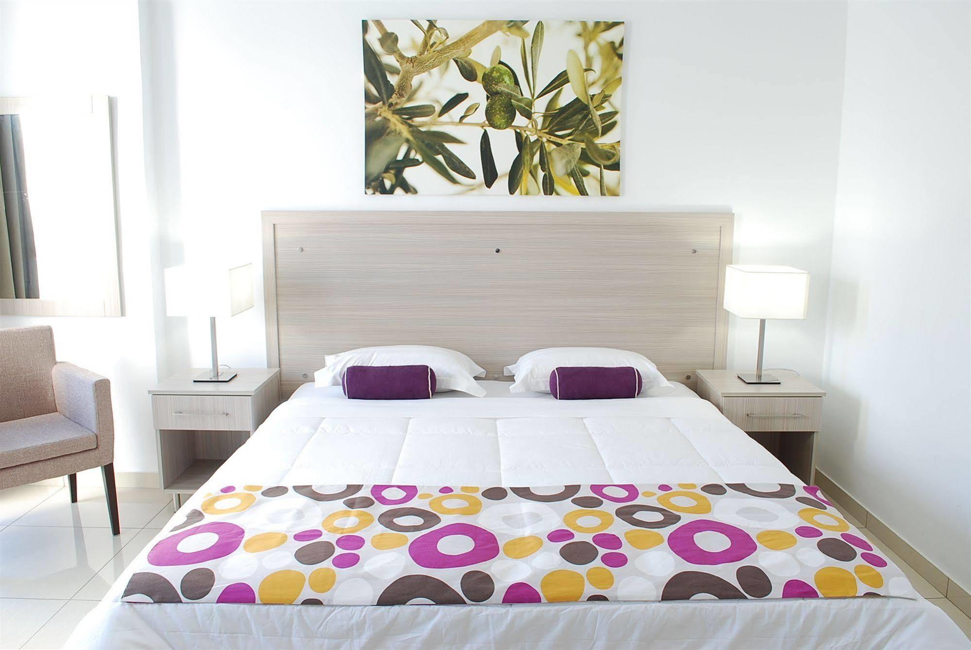 Frixos Suites Hotel Apartments Larnaca Exteriör bild