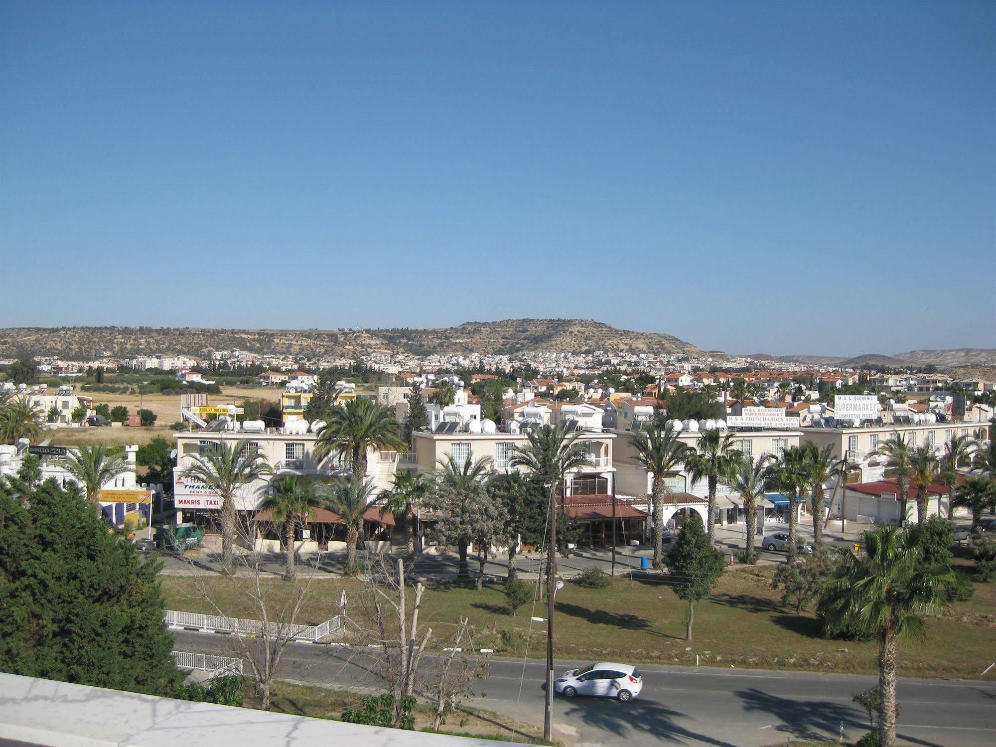 Frixos Suites Hotel Apartments Larnaca Exteriör bild