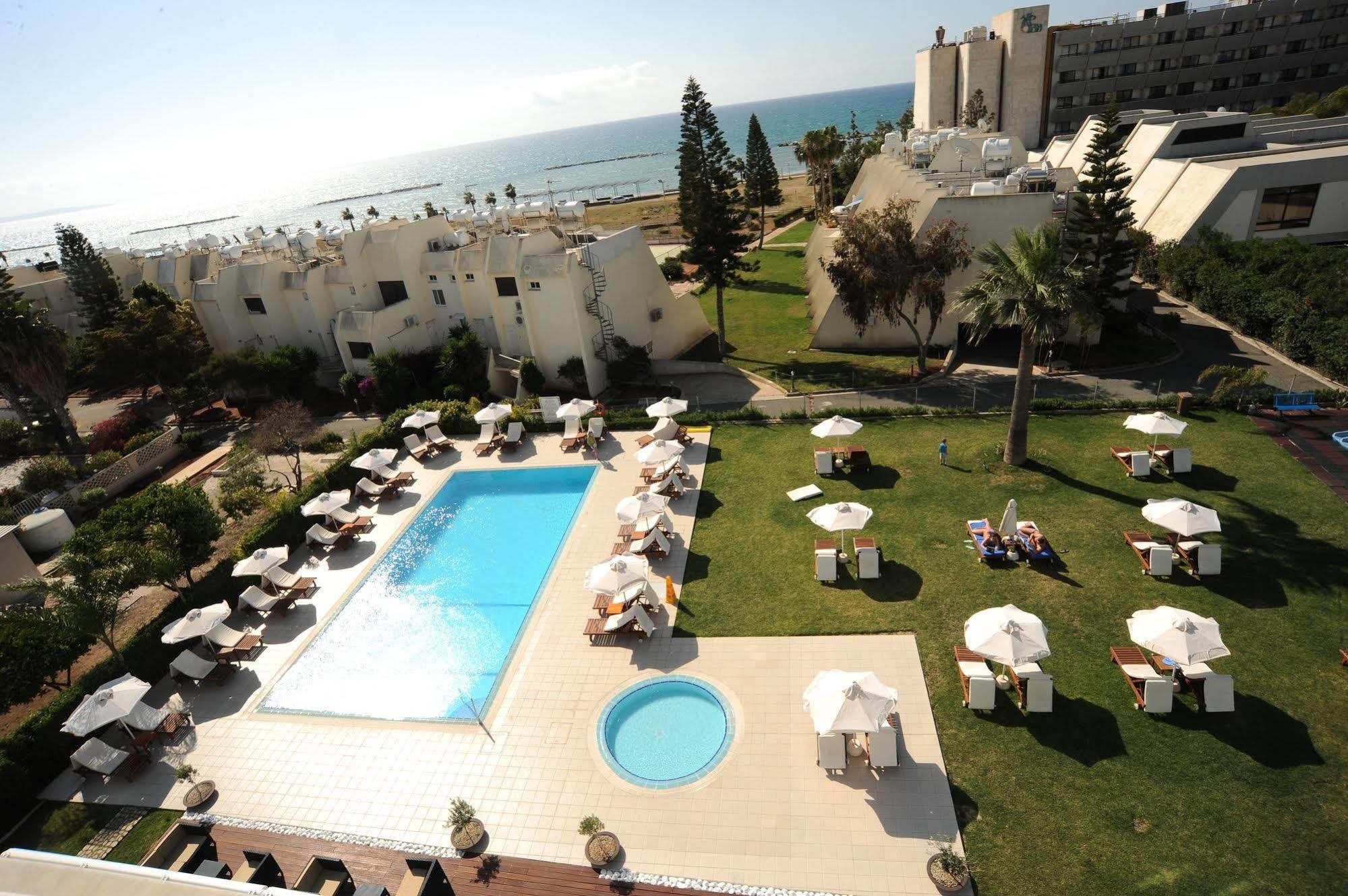 Frixos Suites Hotel Apartments Larnaca Exteriör bild