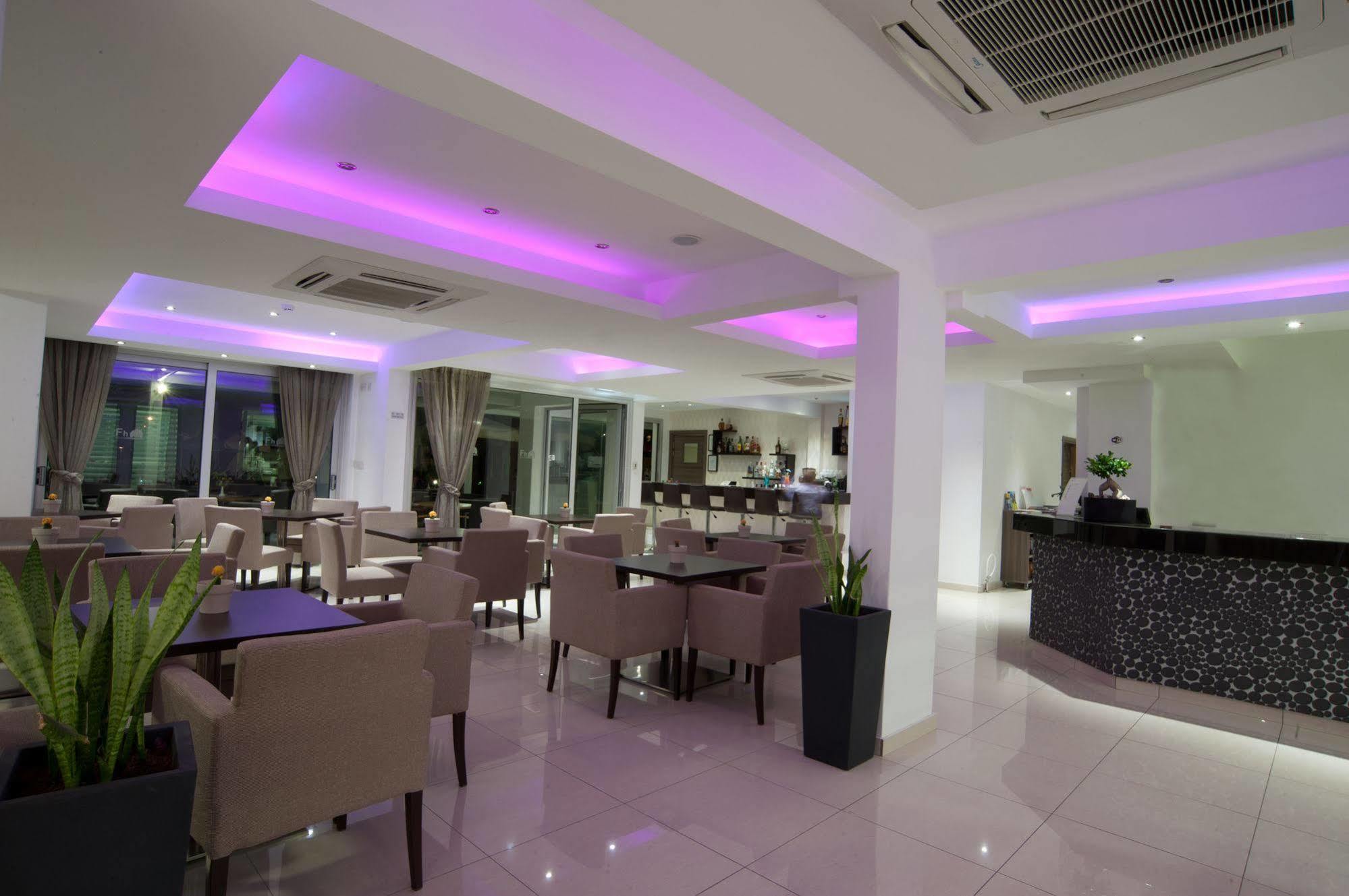 Frixos Suites Hotel Apartments Larnaca Exteriör bild