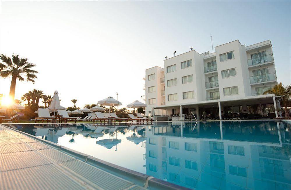 Frixos Suites Hotel Apartments Larnaca Exteriör bild